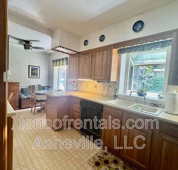 900 Hebron Rd — Photo 8