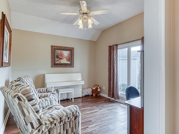 4th image of 3272 Beech Hollow Ct