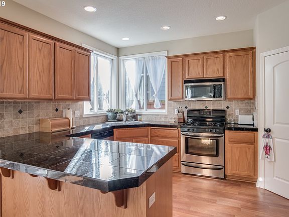 4th image of 10217 NE 46th Ave
