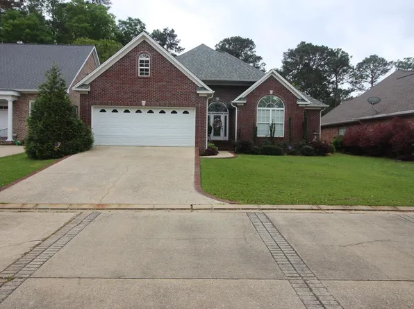8 Twin Oaks Pl, Laurel, MS 39440