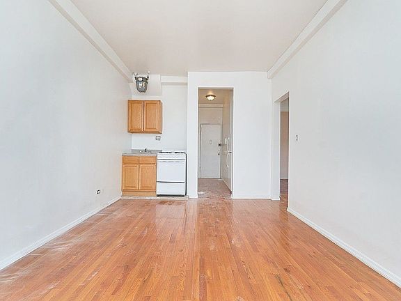 2nd image of 3569 Broadway APT 7G