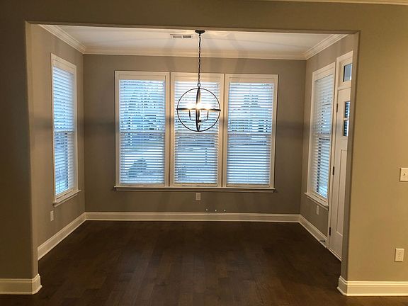 5th image of 12 Cottage Knoll Cir