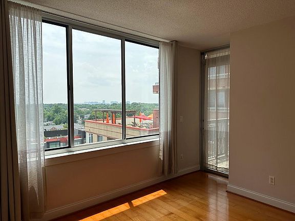 4th image of 1020 N Highland St Unit 1010