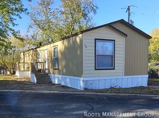 3637 SE 6th St #E14, Topeka, KS 66607