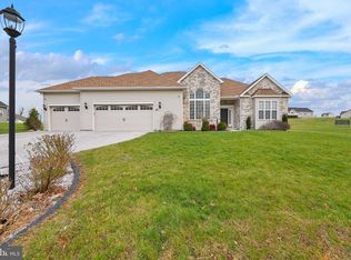 945 Ripple Dr, Hanover, PA 17331