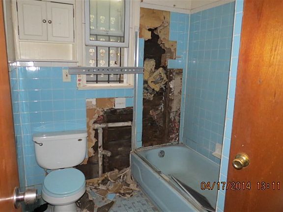 4th image of 220 Bayview Ave