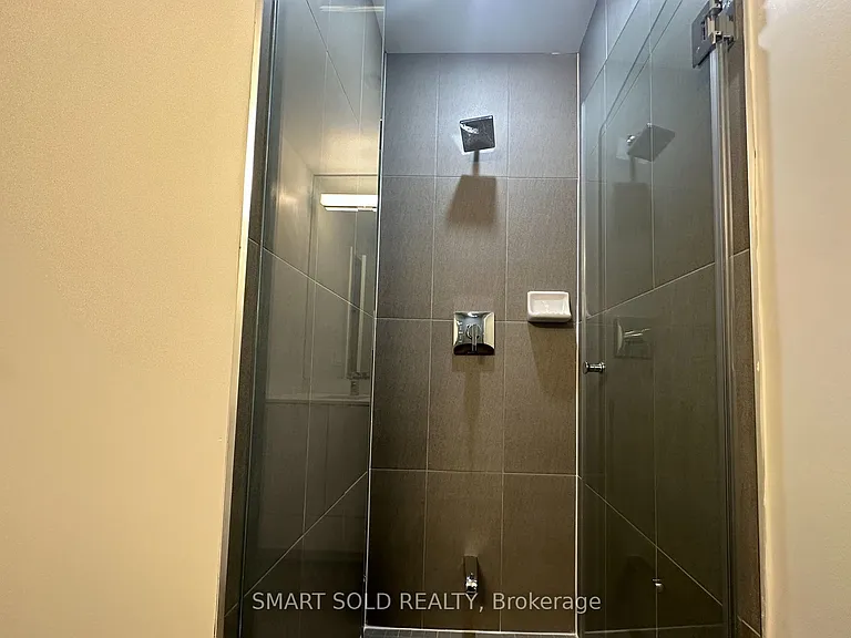 70 Princess St #607-E — Photo 12