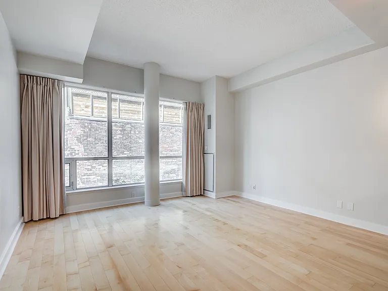 350 Wellington St W #214 — Photo 6