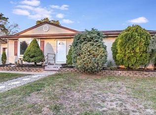 28 Bowline St, Beachwood, NJ 08722