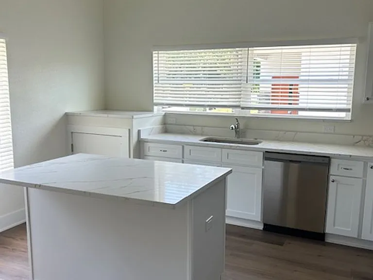 2020 14th Ave S #A — Photo 8