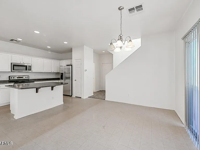 7060 S 7th Ln — Photo 5