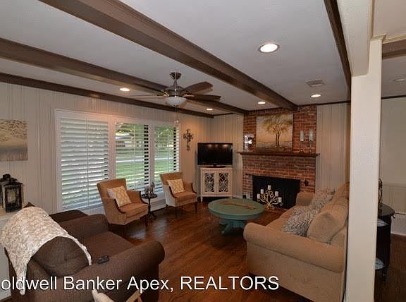 2nd image of 6445 Glennox Ln