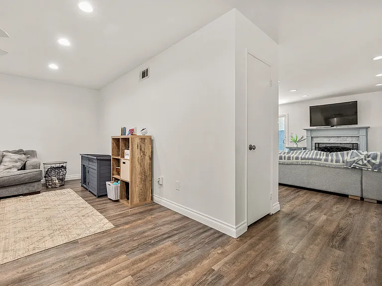 15634 Wharff Ln — Photo 25