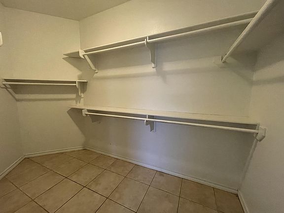 2nd image of 6213 Sir Jack St