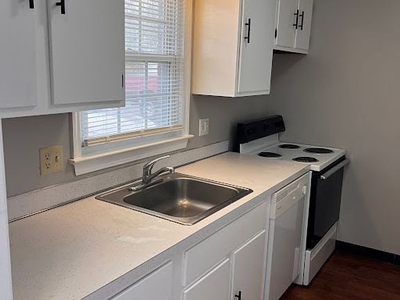 3rd image of 20 Carriage Ln APT 17
