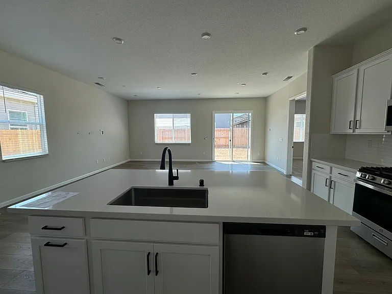 8260 Honor Ct — Photo 3