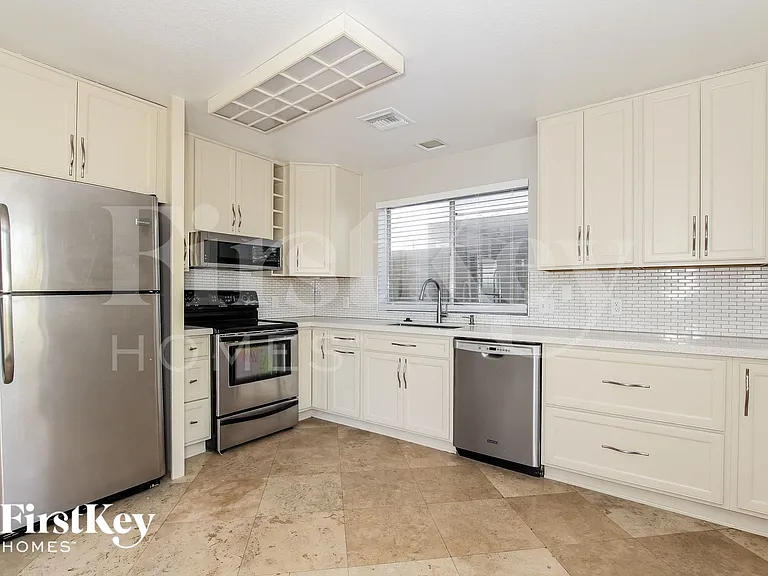 3954 W Camino Del Rio Rd — Photo 5