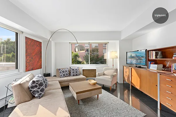 Sold by Triplemint | media 11