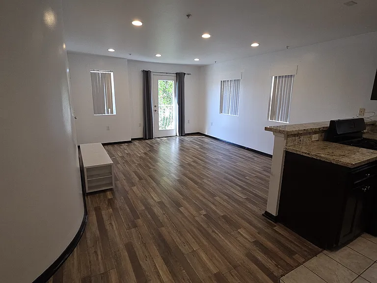 14537 Archwood St #301 — Photo 5