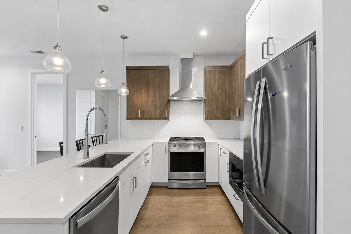 Building Photo - 2217 W Madison St #403