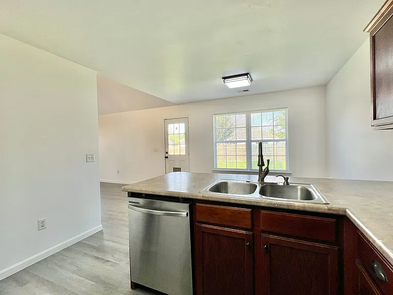110 Auburn Cir — Photo 11