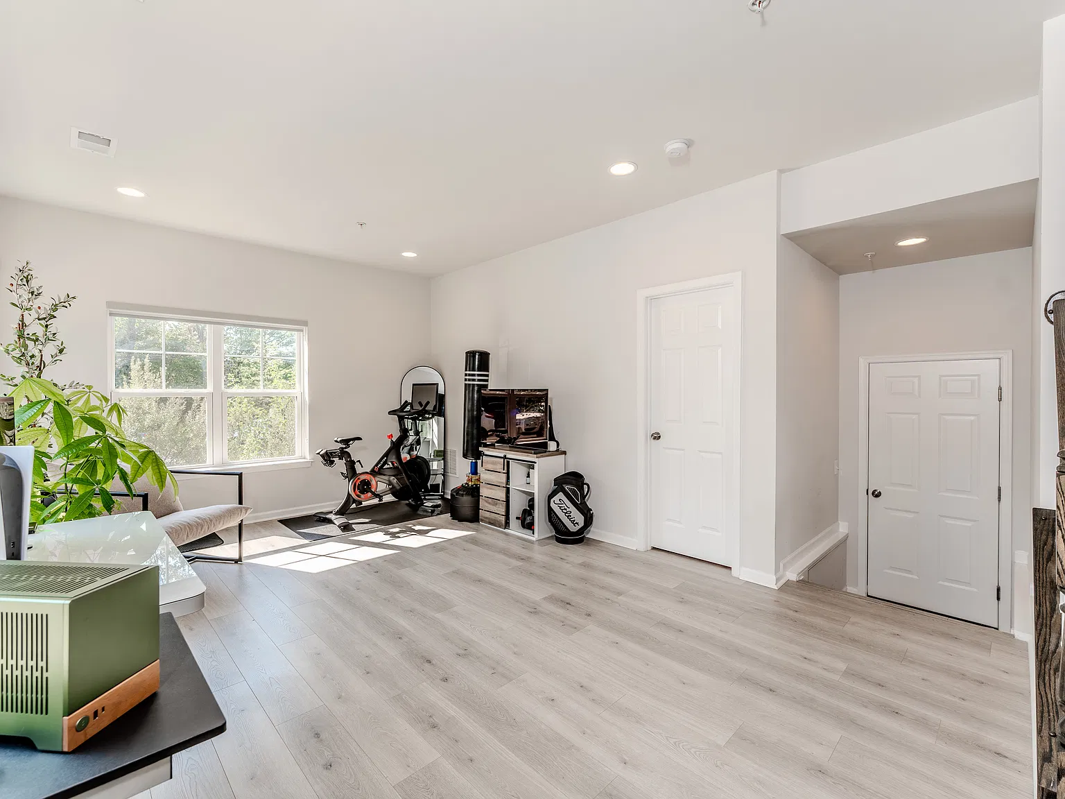 3 bed, 2100 sqft, $4,200 — Photo 2