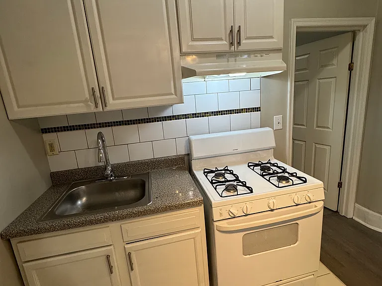 533 Franklin St #1 — Photo 3