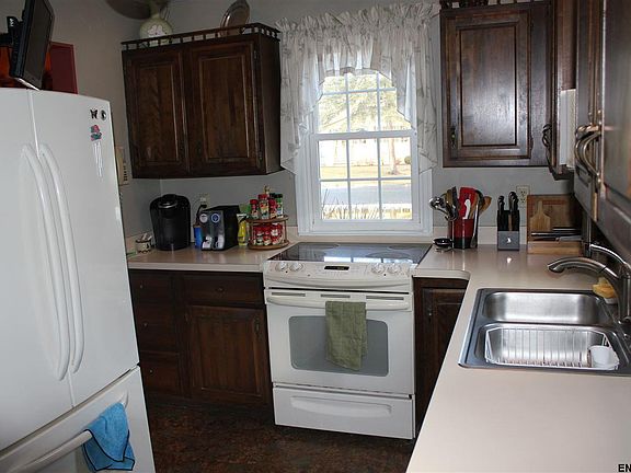 4th image of 7 Horstman Dr