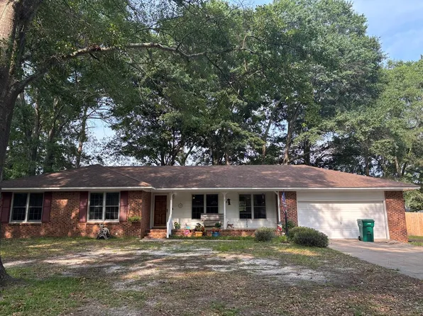 1105 Twin Lakes Dr, Sumter, SC 29154