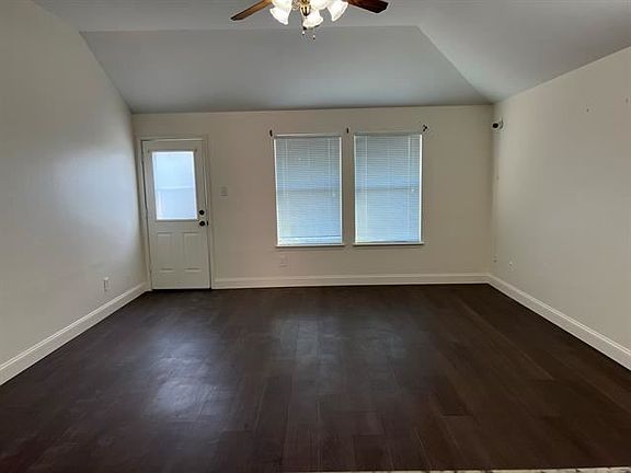 4th image of 709 Chelsea Dr