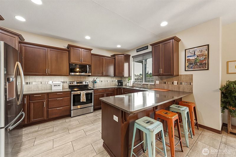 5th image of 119 Chapelwood Avenue