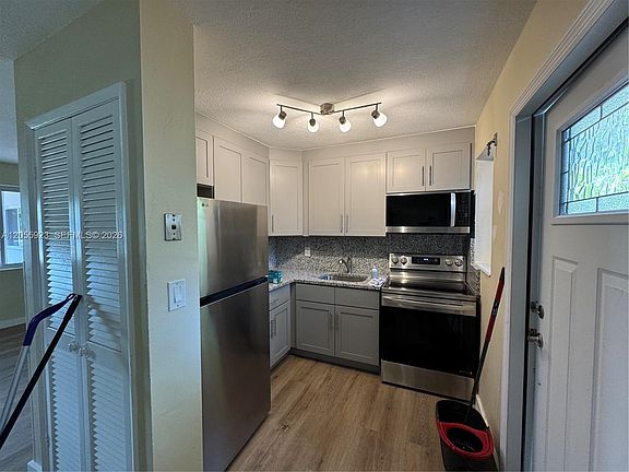 3rd image of 707 S 19th Ave APT 1
