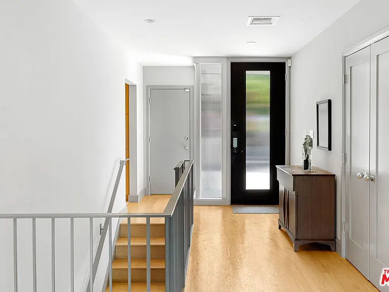 1256 Beverly Green Dr — Photo 4