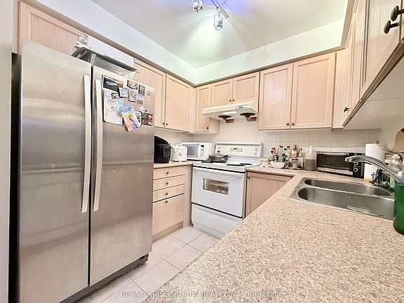 5th image of 1 Clairtrell Rd #603