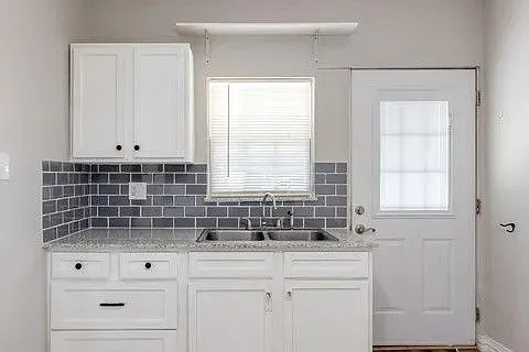 3 bed, 2.0 bath, 1200 sqft, $1,700 — Photo 4