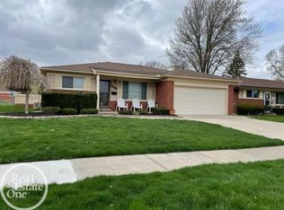 30521 Eiffel Ave, Warren, MI 48088