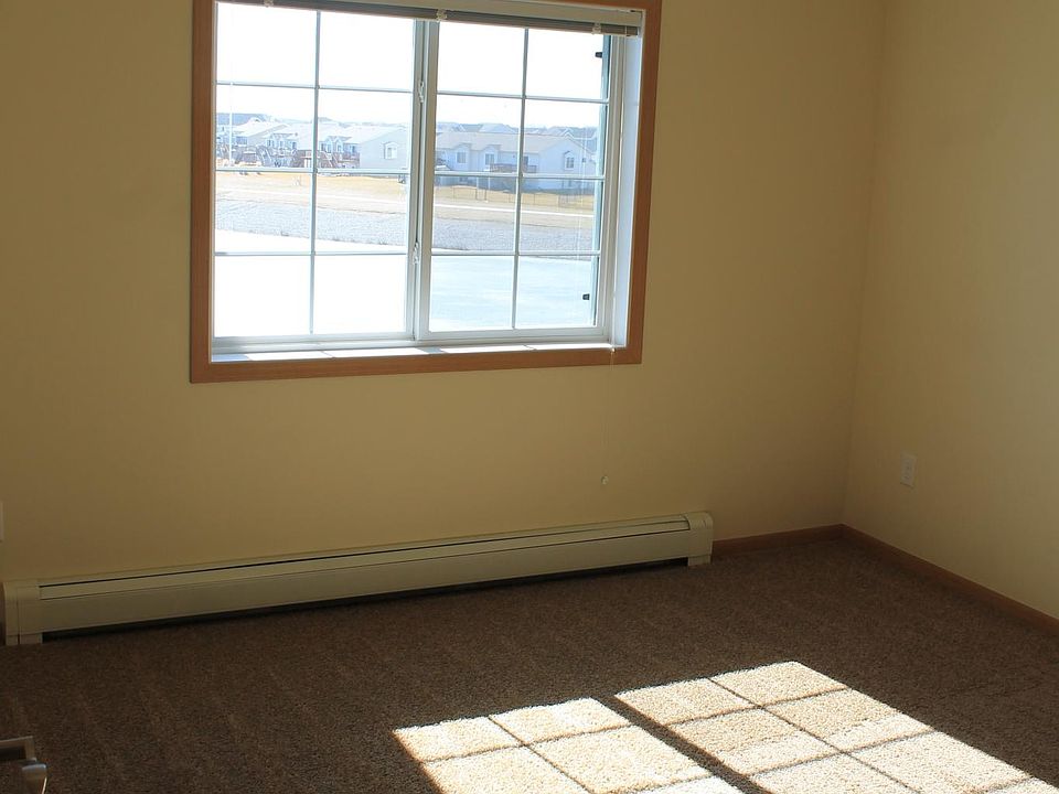 1st image of 615 33rd Ave W APT 302