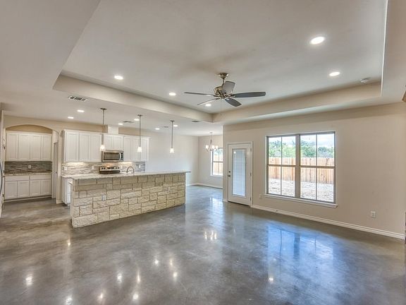 5th image of 1211 S Lake Dr