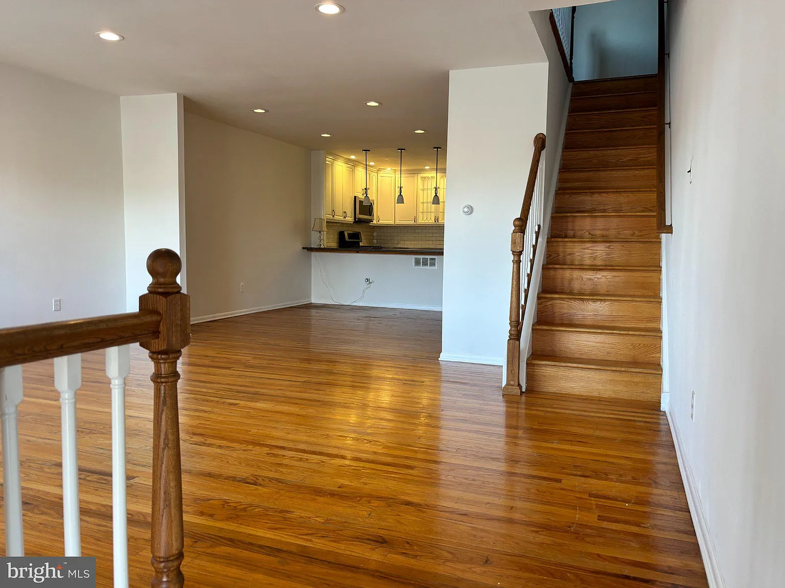 3 bed, 2.0 bath, 1398 sqft, $2,500 — Photo 4