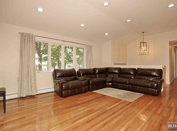 4th image of 16 Lafayette Pl