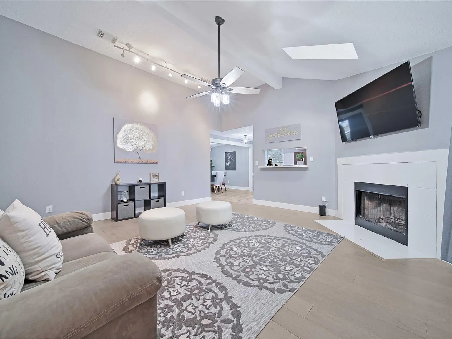 4 bed, 3.0 bath, 1917 sqft, $2,500 — Photo 3