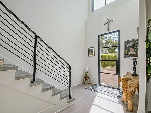 4th image of 262 Garden Rd