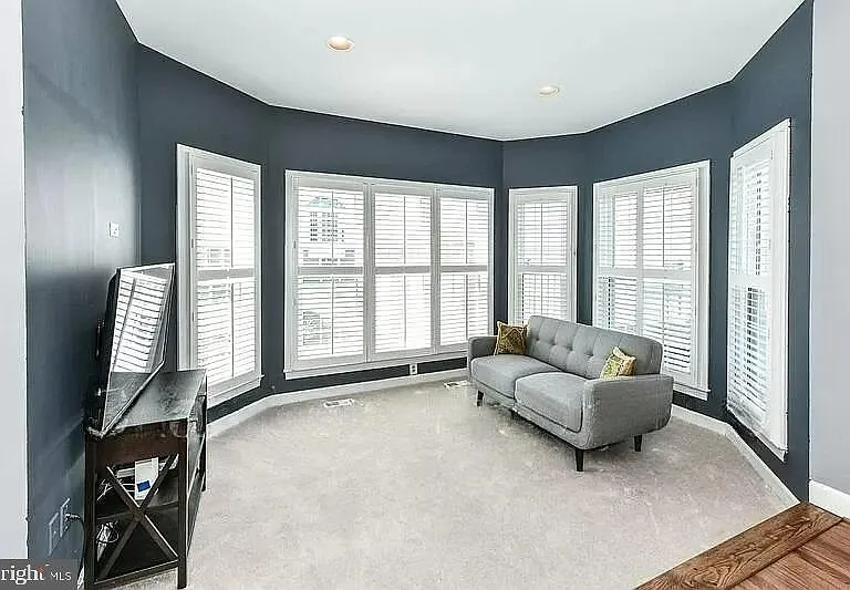 1088 Safa St — Photo 31