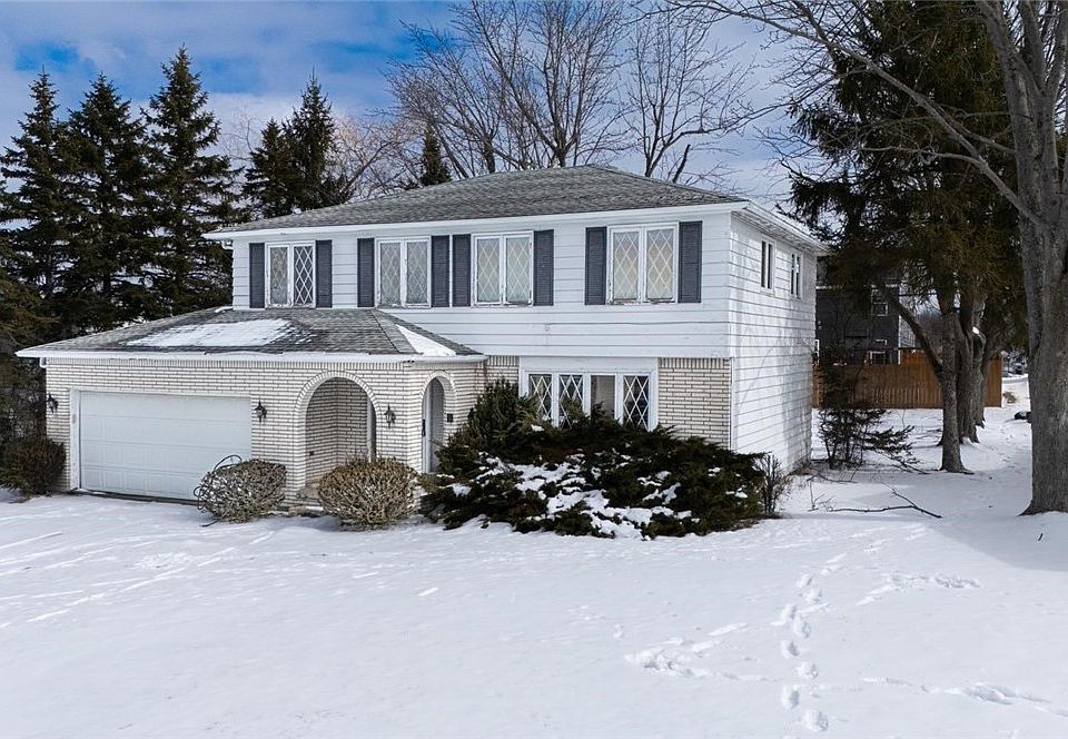 1st image of 93 Hemlock Dr