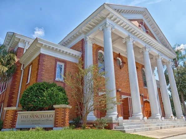 Renovated Open Loft Apartment in Historic Church