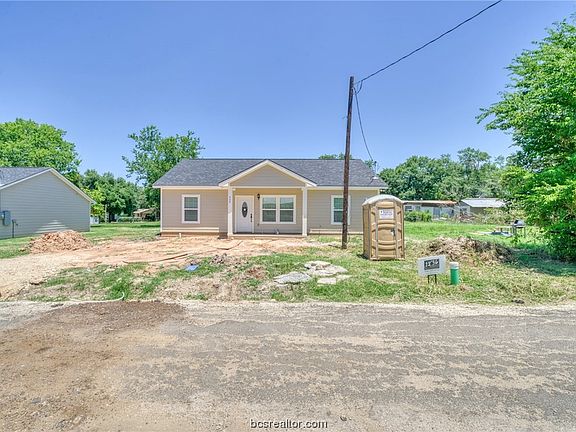 2nd image of 308 Bailey St