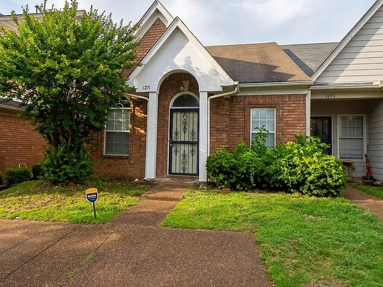 1271 Brady Hollow Ln — Photo 1