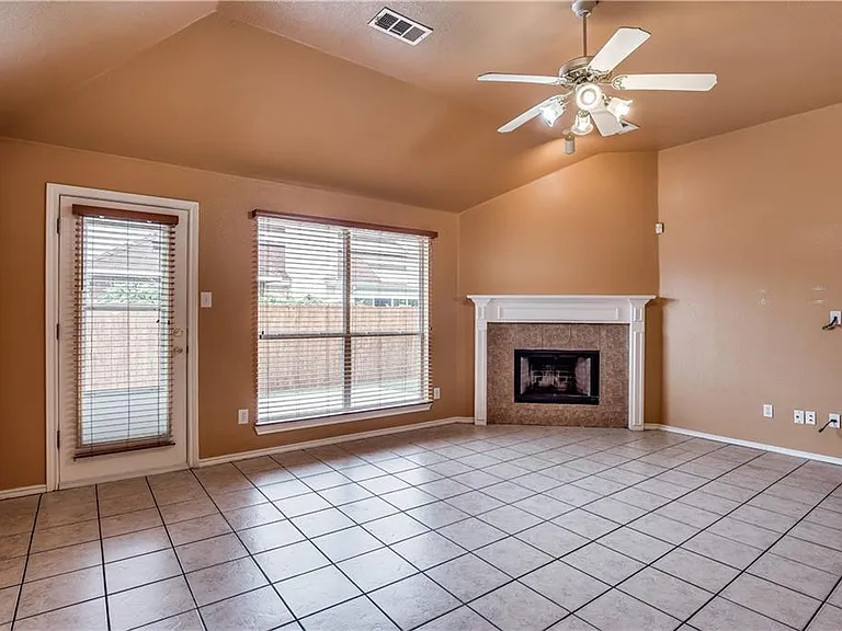 3427 Bellville Dr — Photo 2