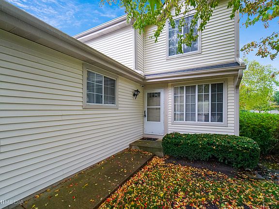 2nd image of 254 E Forest Knoll Dr