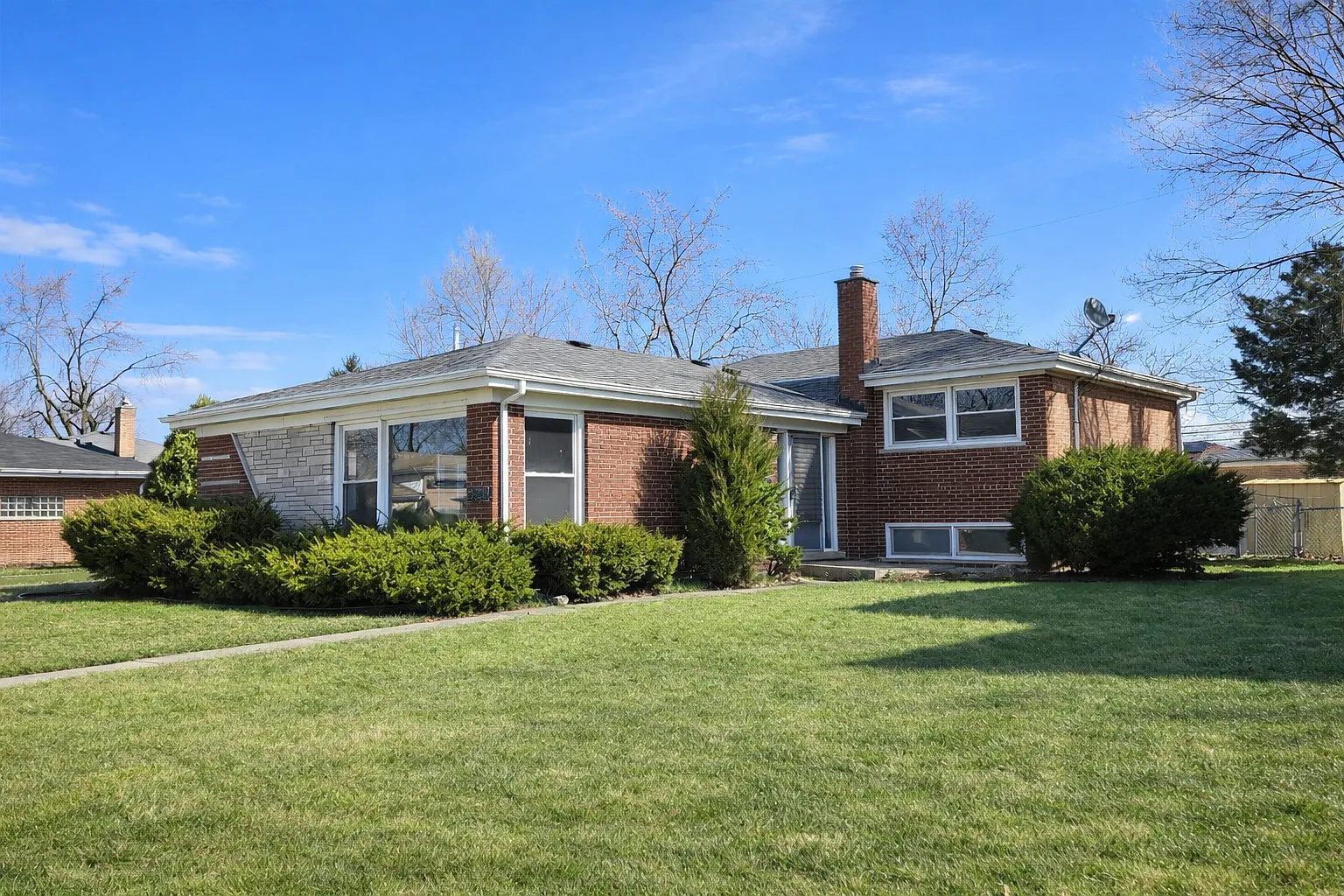 16049 Minerva Ave photo 1